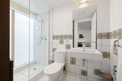 Photo of property in 10/74 Oriental Parade, Oriental Bay, Wellington, 6011