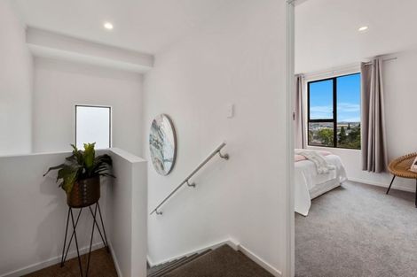 Photo of property in 15 Woodhouse Place, West Harbour, Auckland, 0618