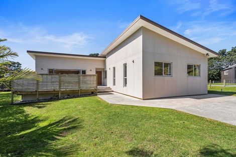 Photo of property in 15 Motutara Road, Oakura, Hikurangi, 0184