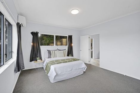 Photo of property in 10 Fairview Place, Westown, New Plymouth, 4310