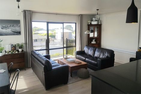 Photo of property in 5 Chatswood Grove, Fitzroy, New Plymouth, 4312