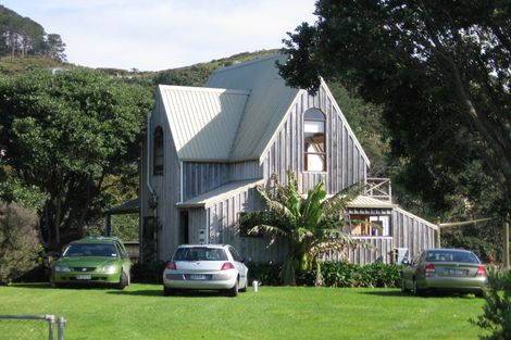 Photo of property in 10 Hahei Beach Road, Hahei, Whitianga, 3591