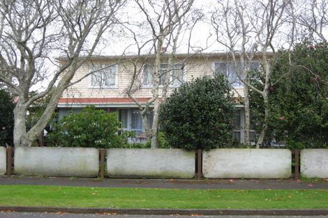 Photo of property in 3-5 Miro Street, Merrilands, New Plymouth, 4312