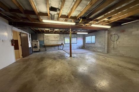 Photo of property in 73 Redoubt Road, Goodwood Heights, Auckland, 2105