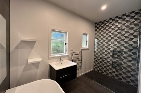 Photo of property in 54 Moana Road, Kelburn, Wellington, 6012