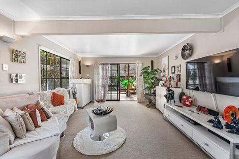 Photo of property in 20 Fitzherbert Avenue, West Harbour, Auckland, 0618