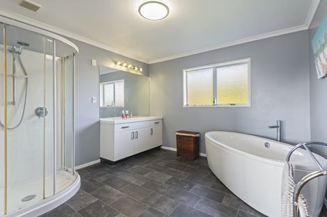 Photo of property in 840 Makerua Road, Tokomaru, Palmerston North, 4474