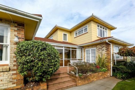 Photo of property in 8 Strandon Place, Strandon, New Plymouth, 4312