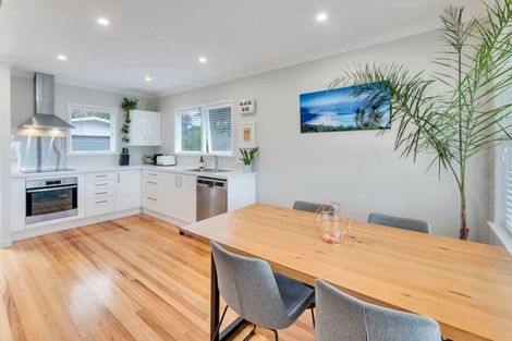 Photo of property in 4 Brunner Road, Glen Eden, Auckland, 0602