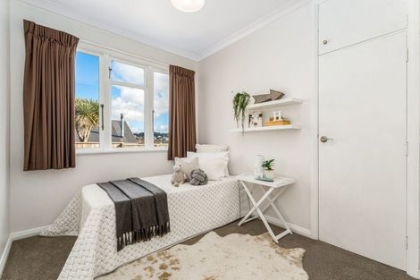 Photo of property in 23 Lucknow Terrace, Khandallah, Wellington, 6035