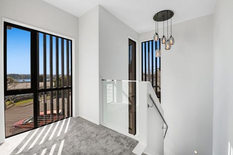 Photo of property in 11a Merida Place, Unsworth Heights, Auckland, 0632