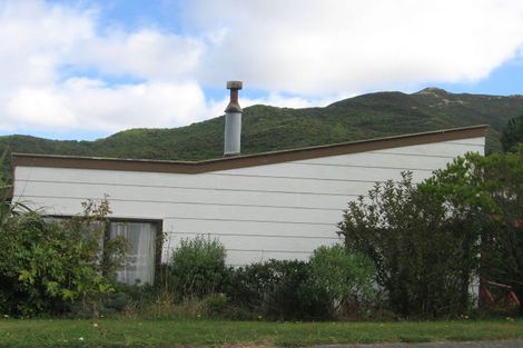 Photo of property in 23 Fiona Grove, Karori, Wellington, 6012