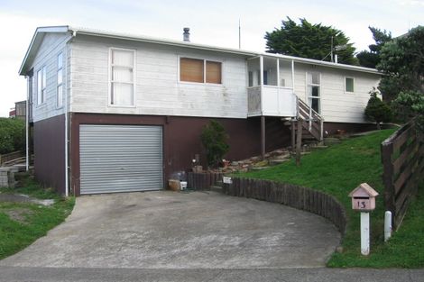 Photo of property in 13 Sunhaven Drive, Newlands, Wellington, 6037