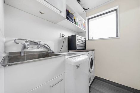 Photo of property in 2/33 Seaward Place, Wattle Downs, Auckland, 2103