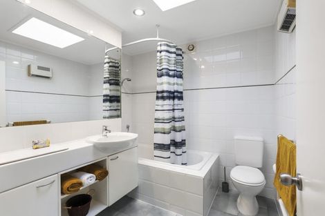 Photo of property in 19 Cascade Avenue, Waiatarua, Auckland, 0604