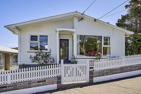 Photo of property in 14 Mills Road, Brooklyn, Wellington, 6021