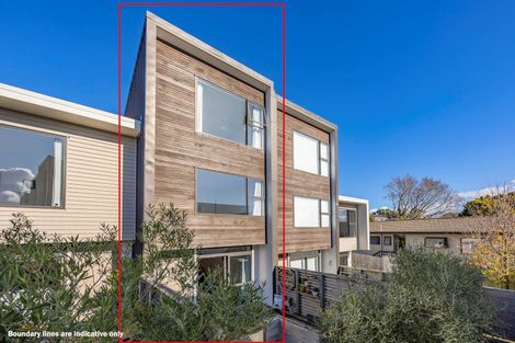 Photo of property in 15/15 Chivalry Road, Glenfield, Auckland, 0629