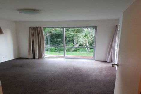 Photo of property in 32 Pupuke Road, Hillcrest, Auckland, 0627