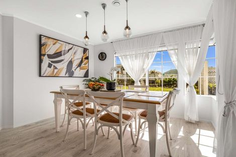 Photo of property in 52 Riverton Drive, Randwick Park, Auckland, 2105