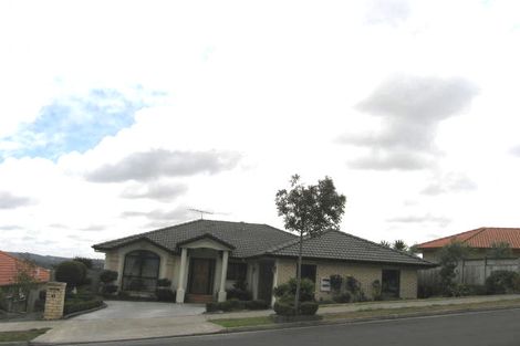 Photo of property in 41 Bluebird Crescent, Unsworth Heights, Auckland, 0632