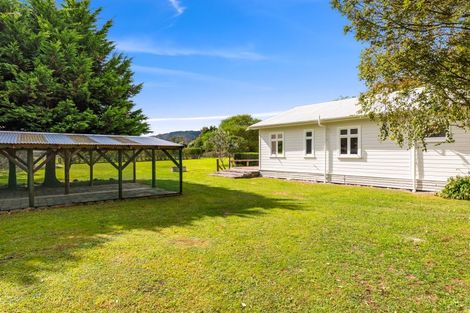 Photo of property in 435 Tararua Road, Levin, 5571