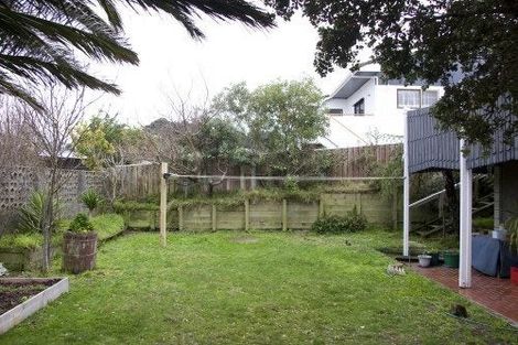 Photo of property in 2 Foyle Street, Island Bay, Wellington, 6023