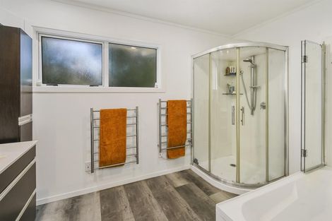 Photo of property in 102 Lawrence Crescent, Hillpark, Auckland, 2102