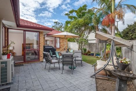 Photo of property in 21 Nimstedt Avenue, Oteha, Auckland, 0632