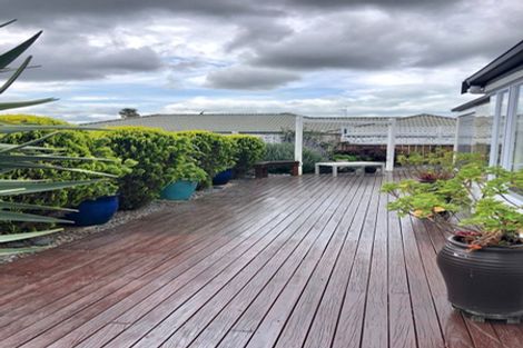 Photo of property in 12 Naul Place, East Tamaki Heights, Auckland, 2016