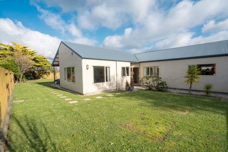 Photo of property in 10 Fernlea Avenue, Kelvin Grove, Palmerston North, 4414