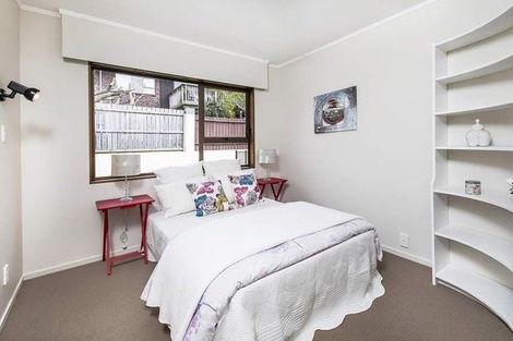 Photo of property in 1 Lynngate Place, Hillcrest, Auckland, 0627