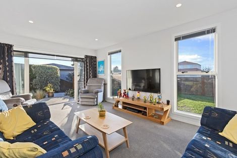 Photo of property in 143 Queenspark Drive, Parklands, Christchurch, 8083