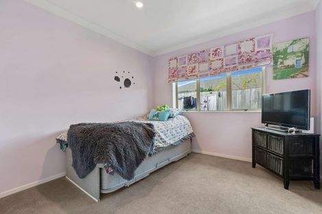 Photo of property in 5 Ernest Shackleton Place, Waiuku, 2123