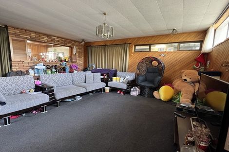 Photo of property in 3 Booralee Avenue, Botany Downs, Auckland, 2010