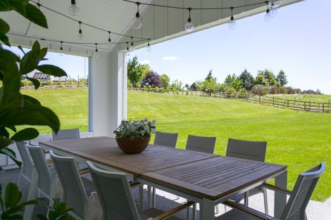 Photo of property in 5 Lens Way, Acacia Bay, Taupo, 3385