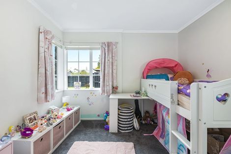 Photo of property in 33 Maygrove Drive, Orewa, 0931