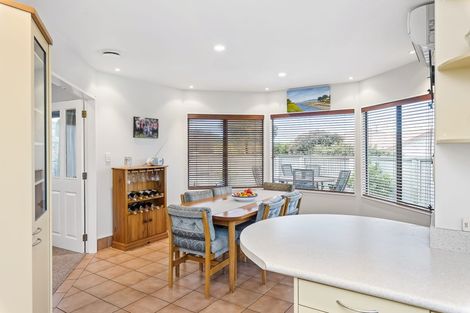 Photo of property in 29 Crown Hill, Paraparaumu, 5032