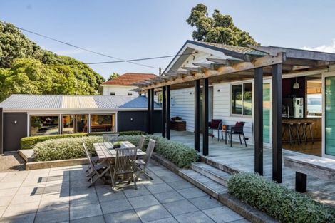 Photo of property in 42 Pukatea Street, Eastbourne, Lower Hutt, 5013