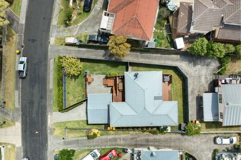 Photo of property in 15 Gill Avenue, Te Atatu Peninsula, Auckland, 0610