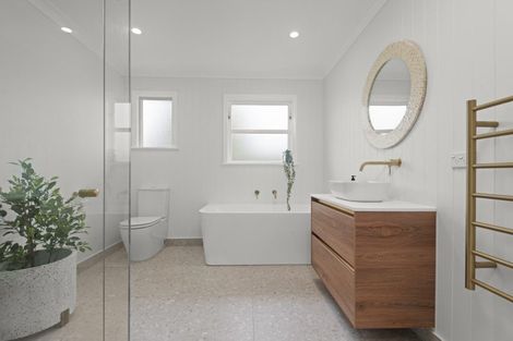 Photo of property in 11 Athlone Place, Hokowhitu, Palmerston North, 4410