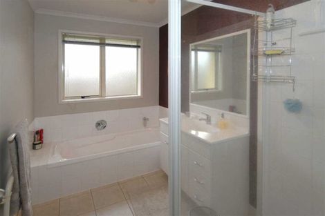 Photo of property in 16 Malbec Place, Rototuna, Hamilton, 3210