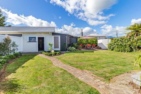 Photo of property in 56 Queenwood Road, Levin, 5510