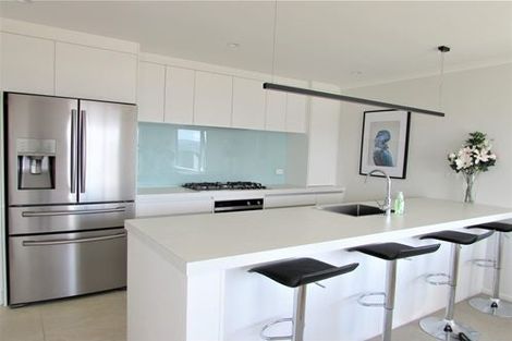 Photo of property in 10 Cromwell Point, Newlands, Wellington, 6037