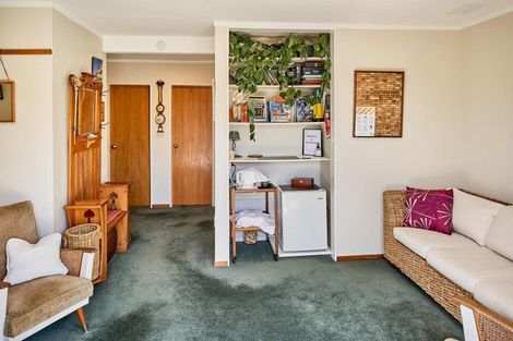 Photo of property in 20 Grays Road, Plimmerton, Porirua, 5026
