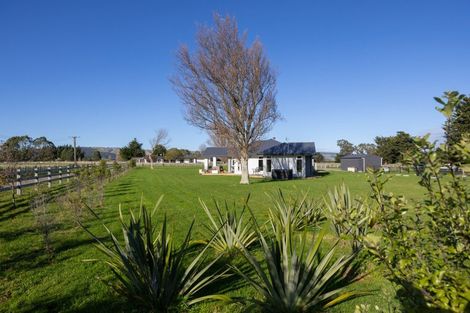 Photo of property in 1 Ashgrove Lane, Ashhurst, Palmerston North, 4470