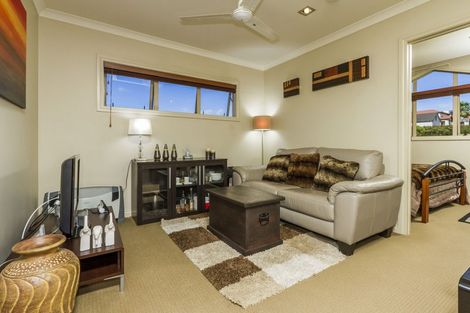 Photo of property in 58 English Oak Drive, Schnapper Rock, Auckland, 0632