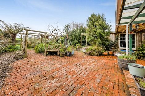 Photo of property in 150 Wirihana Road, Hawera, 4674