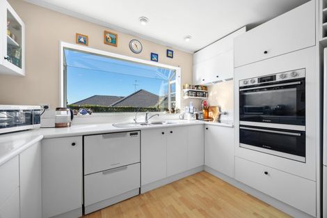 Photo of property in 46 Whiting Grove, West Harbour, Auckland, 0618