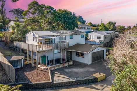 Photo of property in 52a D'oyly Drive, Stanmore Bay, Whangaparaoa, 0932