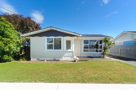 Photo of property in 26 Peters Avenue, Cloverlea, Palmerston North, 4412